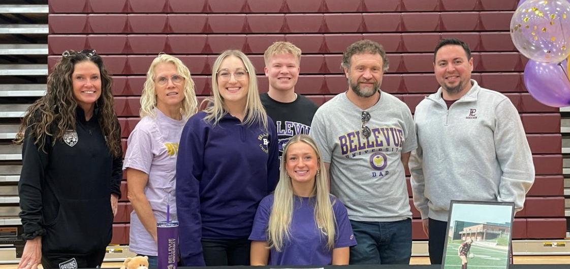 Smidt signs to play at Bellevue