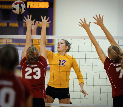 UTB sweeps Bruins in opening pool play match