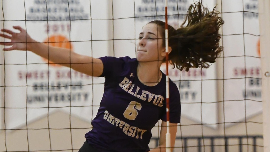 Andrea Carson pounded nine kills on 14 errorless swings for a .643 hitting percentage.