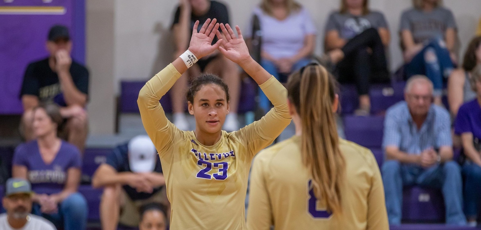 Eve Fountain registered a match-high 12 kills on .321 hitting.